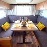 Сasa de vacaciones Idyllic Farm With Scenic Views And Concierge By Swisshut *